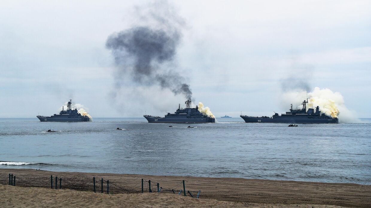 Учения Балтийского флота по высадке морского десанта на необорудованное побережье