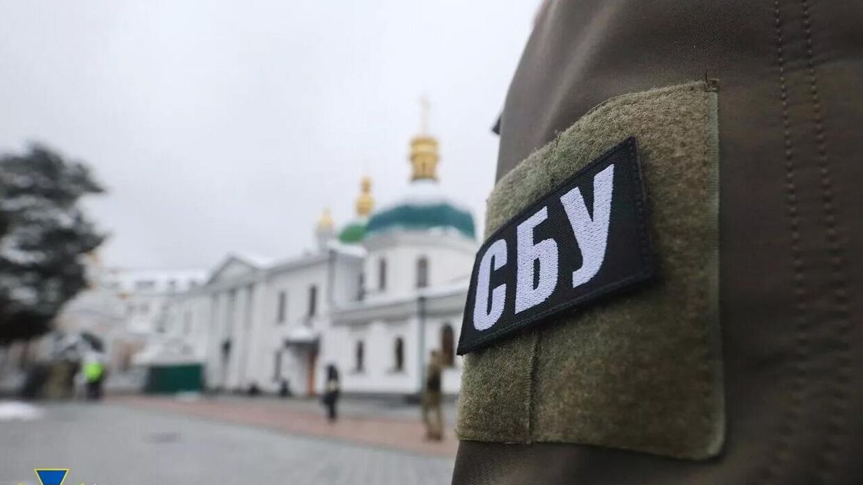 Сотрудники СБУ в Киево-Печерской лавре