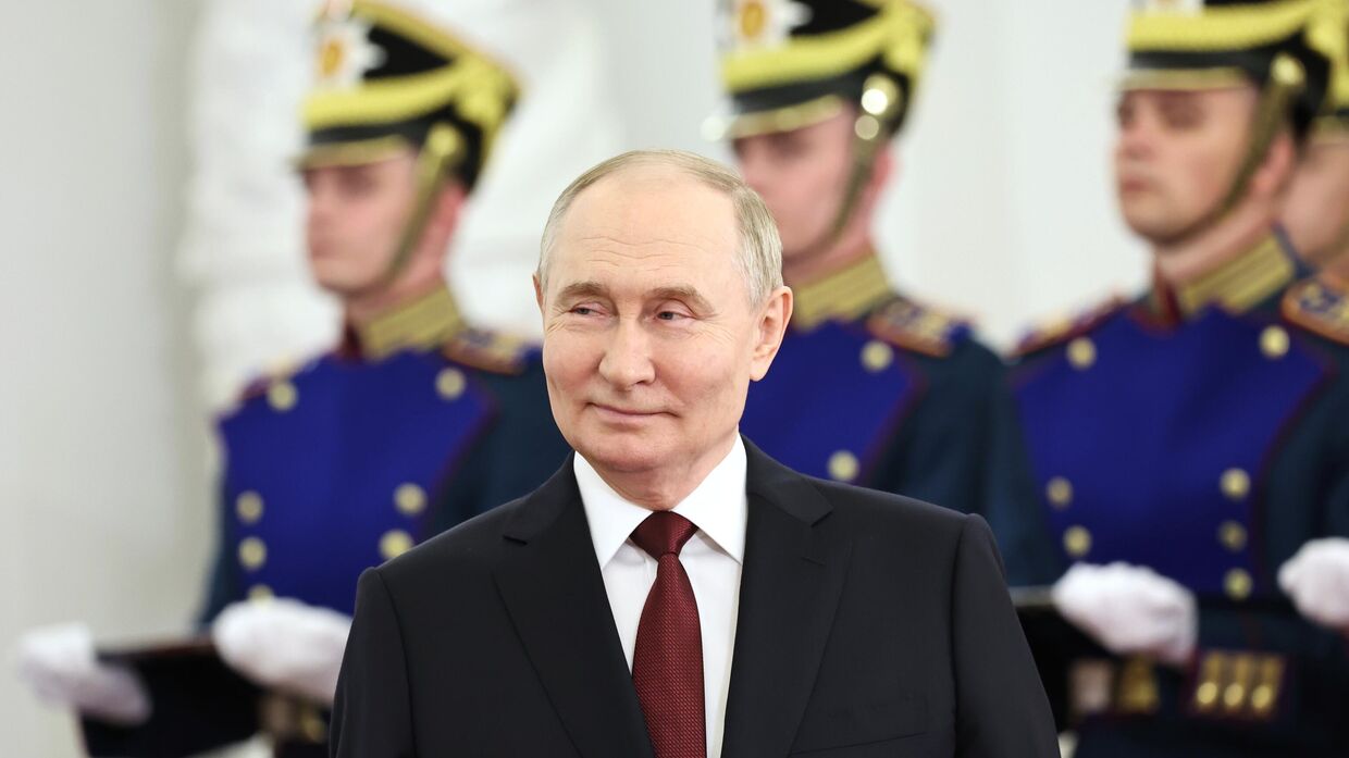 Президент Владимир Путин вручил госнаграды лауреатам государственных премий и Героям труда