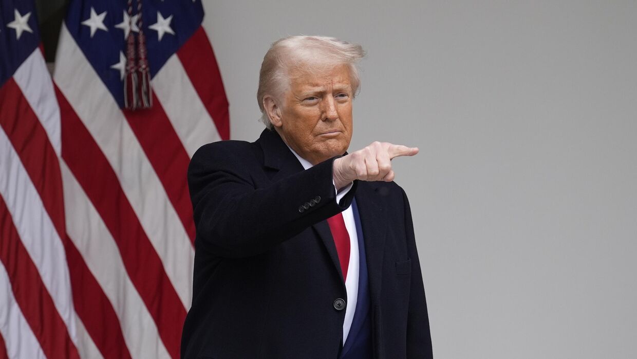Президент США Трамп объявил о введении пошлин на продукцию других стран 2 апреля 2025 года