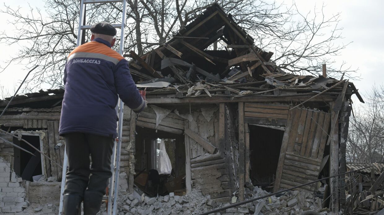 ВСУ обстреляли дома мирных жителей в Енакиево в ДНР
