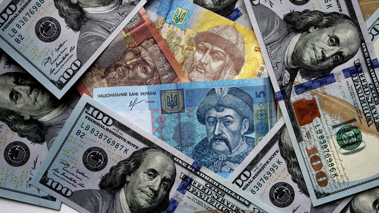 Денежные купюры и монеты США и Украины