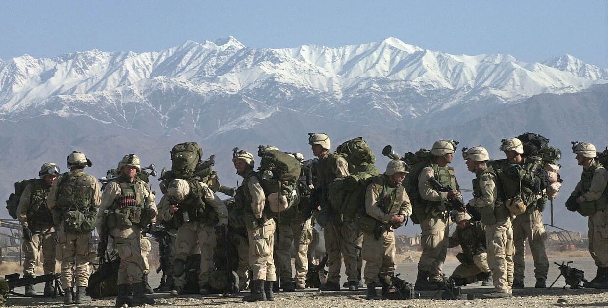Солдаты армии США на военно-воздушной базе в Афганистане