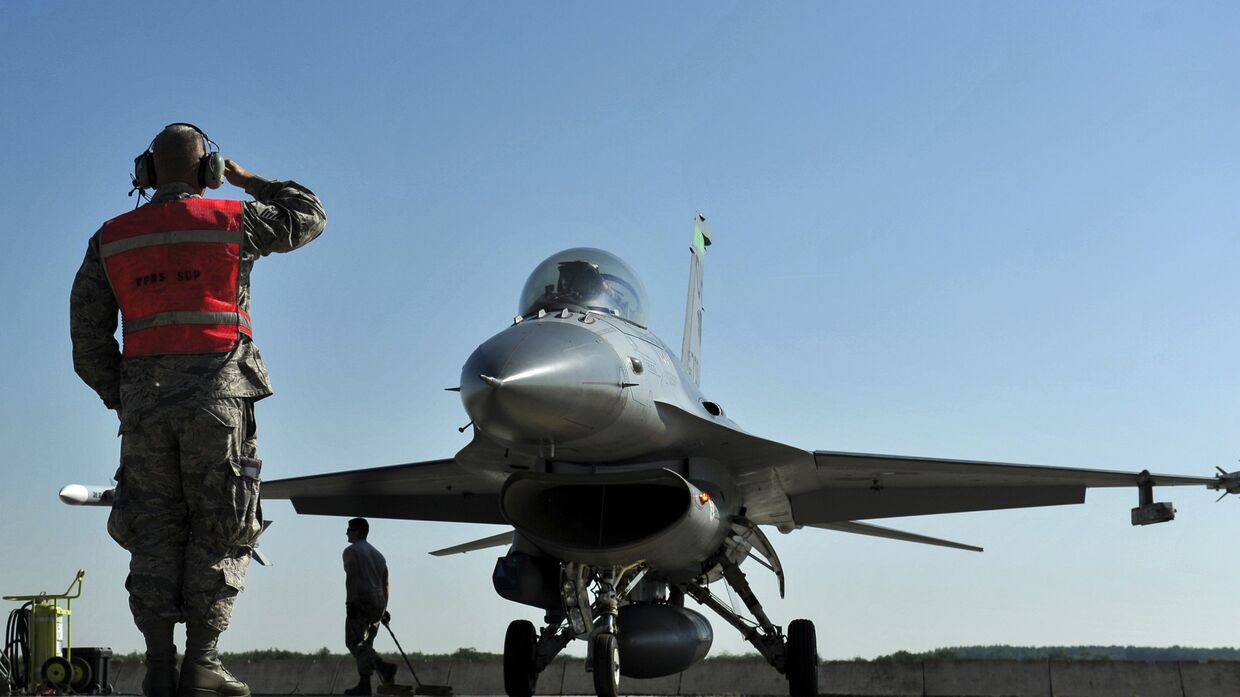 Американский истребитель F-16