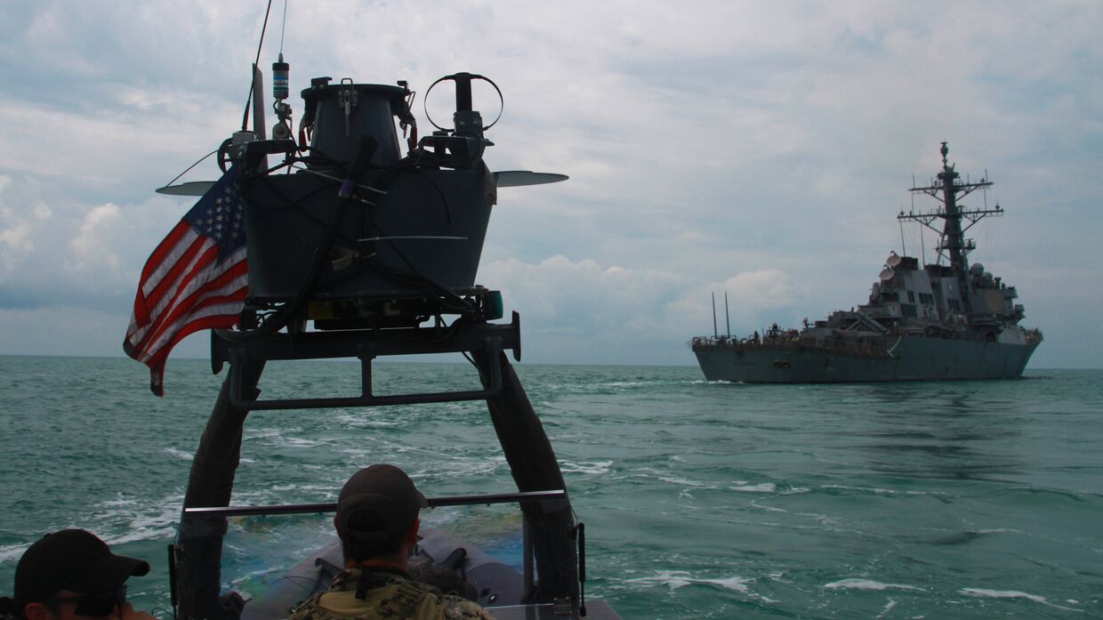 Эсминец ВМС США USS Carney во время учений в Черном море