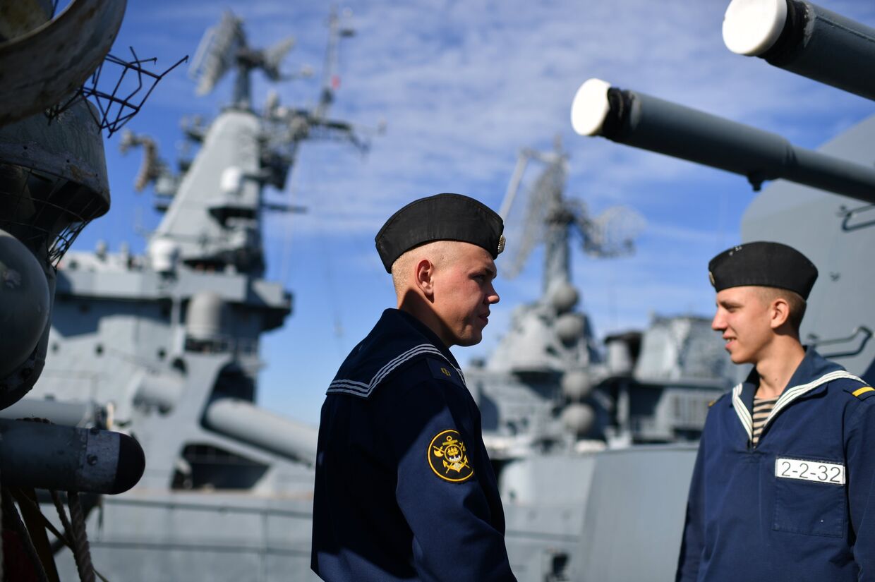 Курсанты ВМФ РФ на учебном корабле Балтийского флота Перекоп