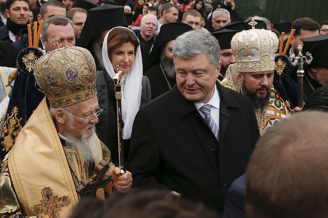 Вселенский Патриарх Варфоломей I, президент Украины Петр Порошенко и митрополит Епифаний в Стамбуле
