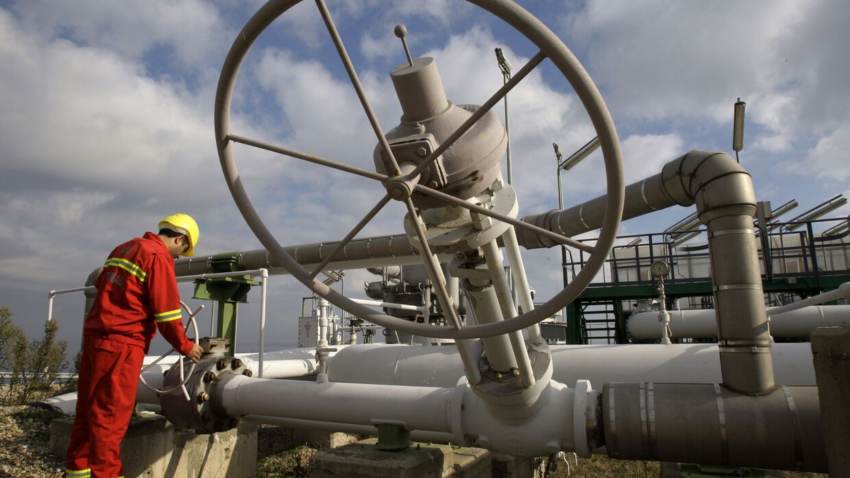 Рабочий на газопроводе турецкой компании Боташ, Турция