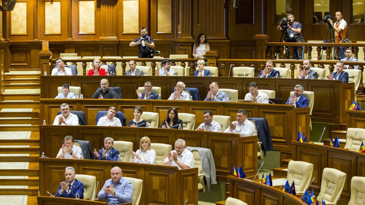 Заседание кабинета министров и парламента в Молдавии