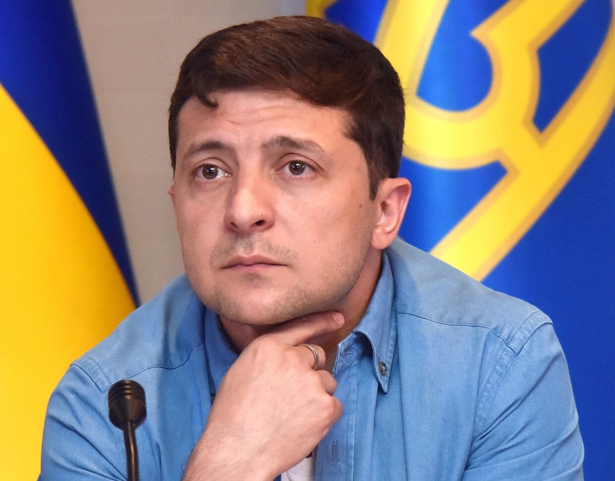 Президент Украины В. Зеленский посетил школу депутатов  партии Слуга народа
