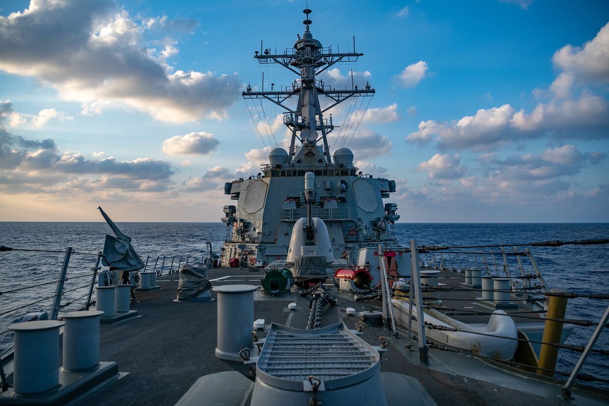 Американский ракетный эсминец USS Barry