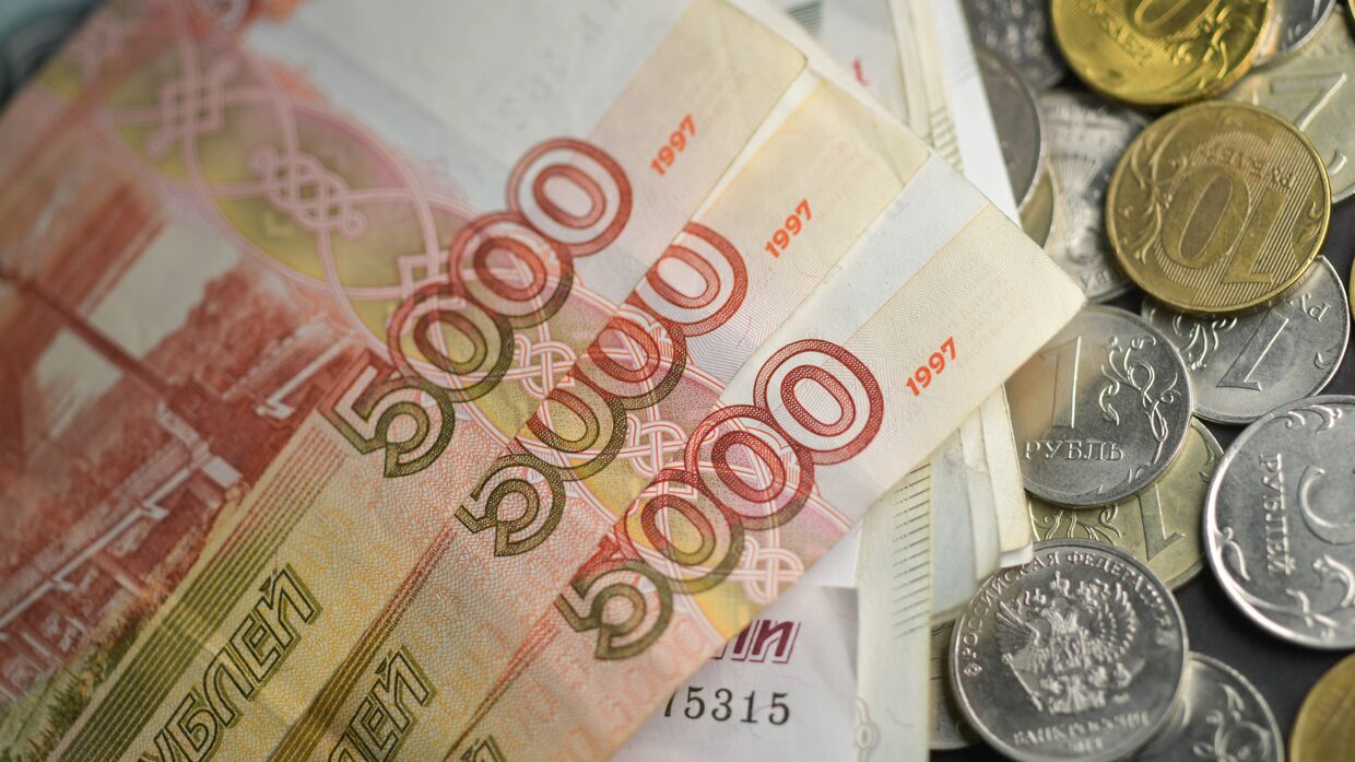 Денежные купюры и монеты