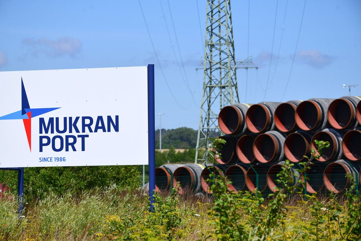 Трубы в немецком порту Мукран на острове Рюген