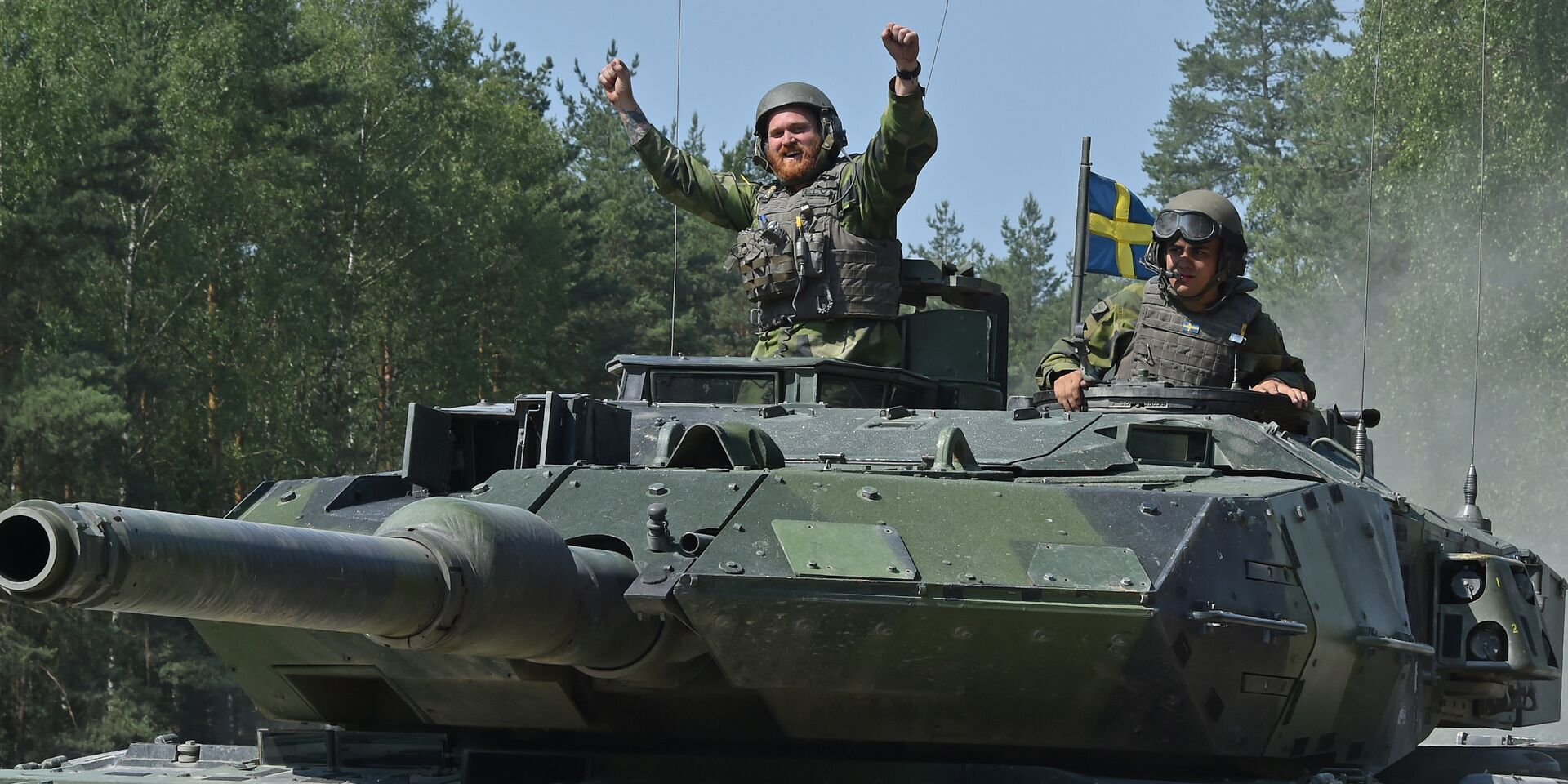 Танкисты на танке Stridsvagn 122, Швеция - ИноСМИ, 1920, 30.08.2021